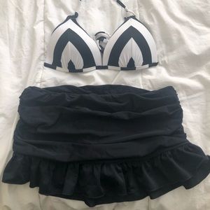 Black & White Swimsuit Set!